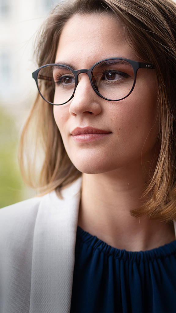 Optiswiss  - Brillengläser - BIOMETRICS - Brillenfassungen - Augenoptiker - Optiker - Optiker Schweiz - Brillen - Gleitsichtbrillen - Herrenbrillen - Damenbrillen - Kinderbrillen - Lesebrillen - Blaufilter-Brillen - Lunettes - Montures de lunettes - Opticiens - Opticiens Suisse - Verres progressifs - Lunettes hommes - Lunettes femmes - Lunettes enfants - Lunettes de lecture - Verres à filtre bleu - Occhiali - Montature per occhiali - Ottici - Ottici Svizzera - Occhiali - Occhiali varifocali - Occhiali da uomo - Occhiali da donna - Occhiali per bambini - Occhiali da lettura - Occhiali con filtro blu - Glasses - Glasses frames - Opticians - Opticians Switzerland - Varifocal glasses - Men's glasses - Women's glasses - Children's glasses - Reading glasses - blue filter glasses