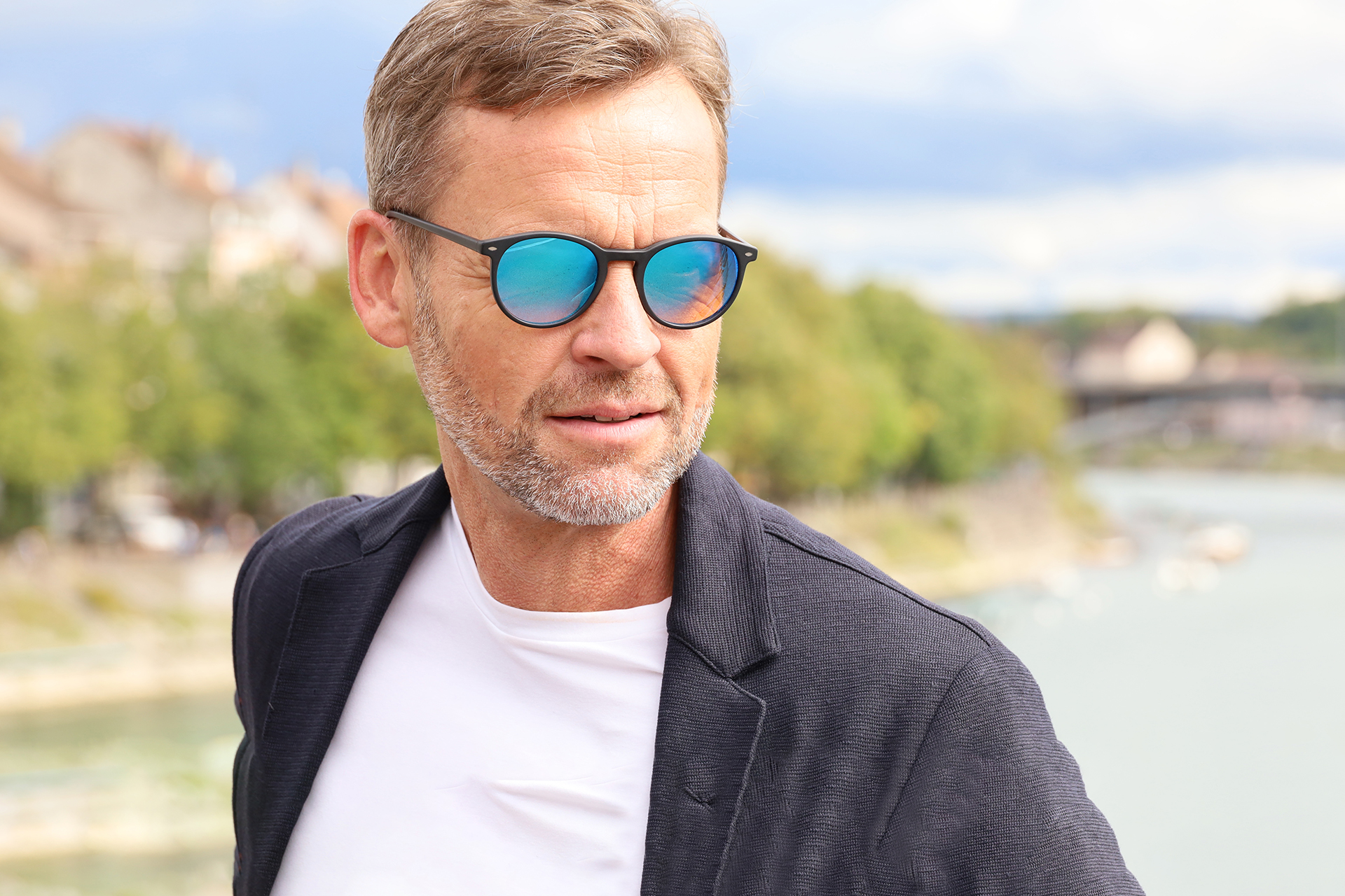 FlashColors Brillengläser Brillenglashersteller Optiswiss AG