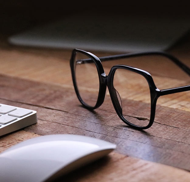 Optiswiss  - Brillengläser - BIOMETRICS - Brillenfassungen - Augenoptiker - Optiker - Optiker Schweiz - Brillen - Gleitsichtbrillen - Herrenbrillen - Damenbrillen - Kinderbrillen - Lesebrillen - Blaufilter-Brillen - Lunettes - Montures de lunettes - Opticiens - Opticiens Suisse - Verres progressifs - Lunettes hommes - Lunettes femmes - Lunettes enfants - Lunettes de lecture - Verres à filtre bleu - Occhiali - Montature per occhiali - Ottici - Ottici Svizzera - Occhiali - Occhiali varifocali - Occhiali da uomo - Occhiali da donna - Occhiali per bambini - Occhiali da lettura - Occhiali con filtro blu - Glasses - Glasses frames - Opticians - Opticians Switzerland - Varifocal glasses - Men's glasses - Women's glasses - Children's glasses - Reading glasses - blue filter glasses